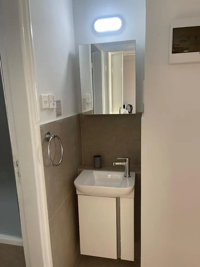 Alex Beach Apartment 32 Larnaca